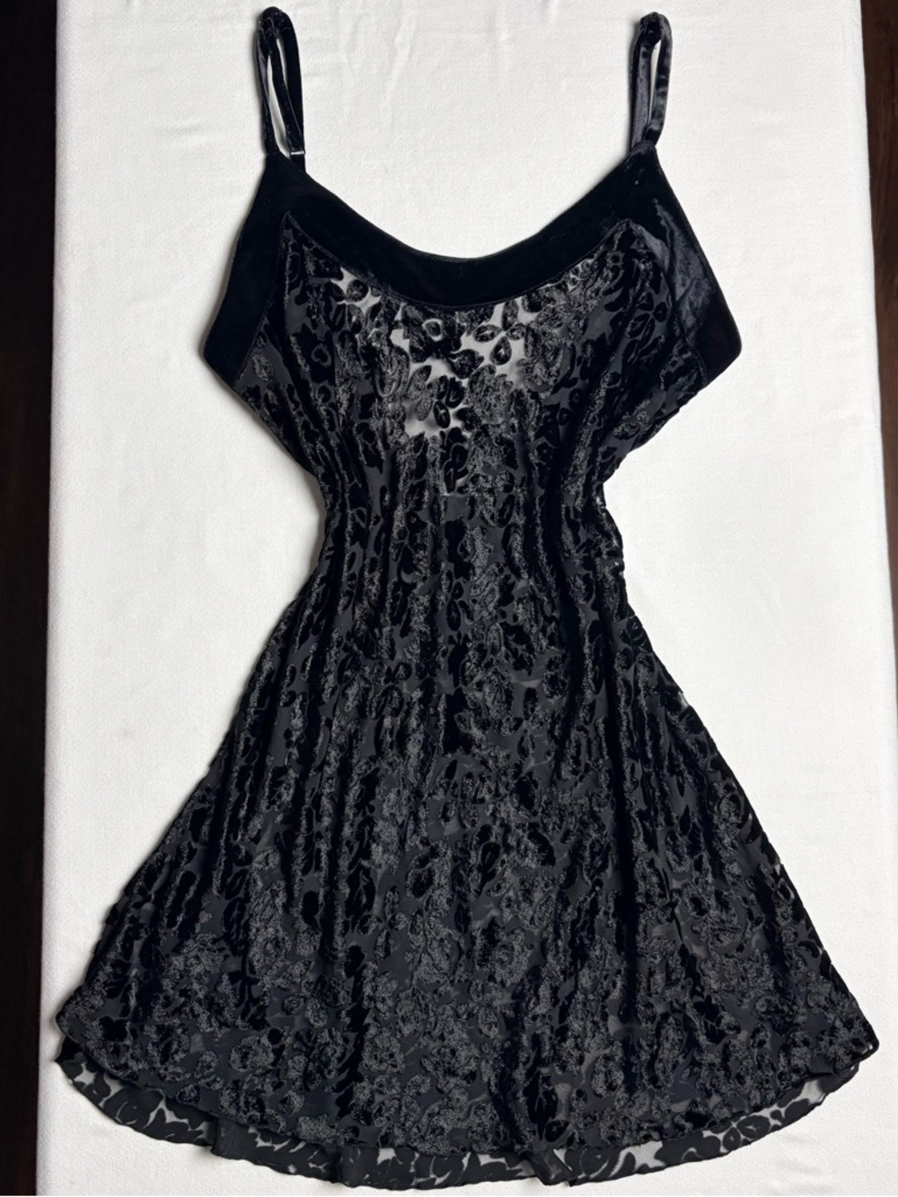 Victoria’s Secret Sheer Velvet Floral Slip-L